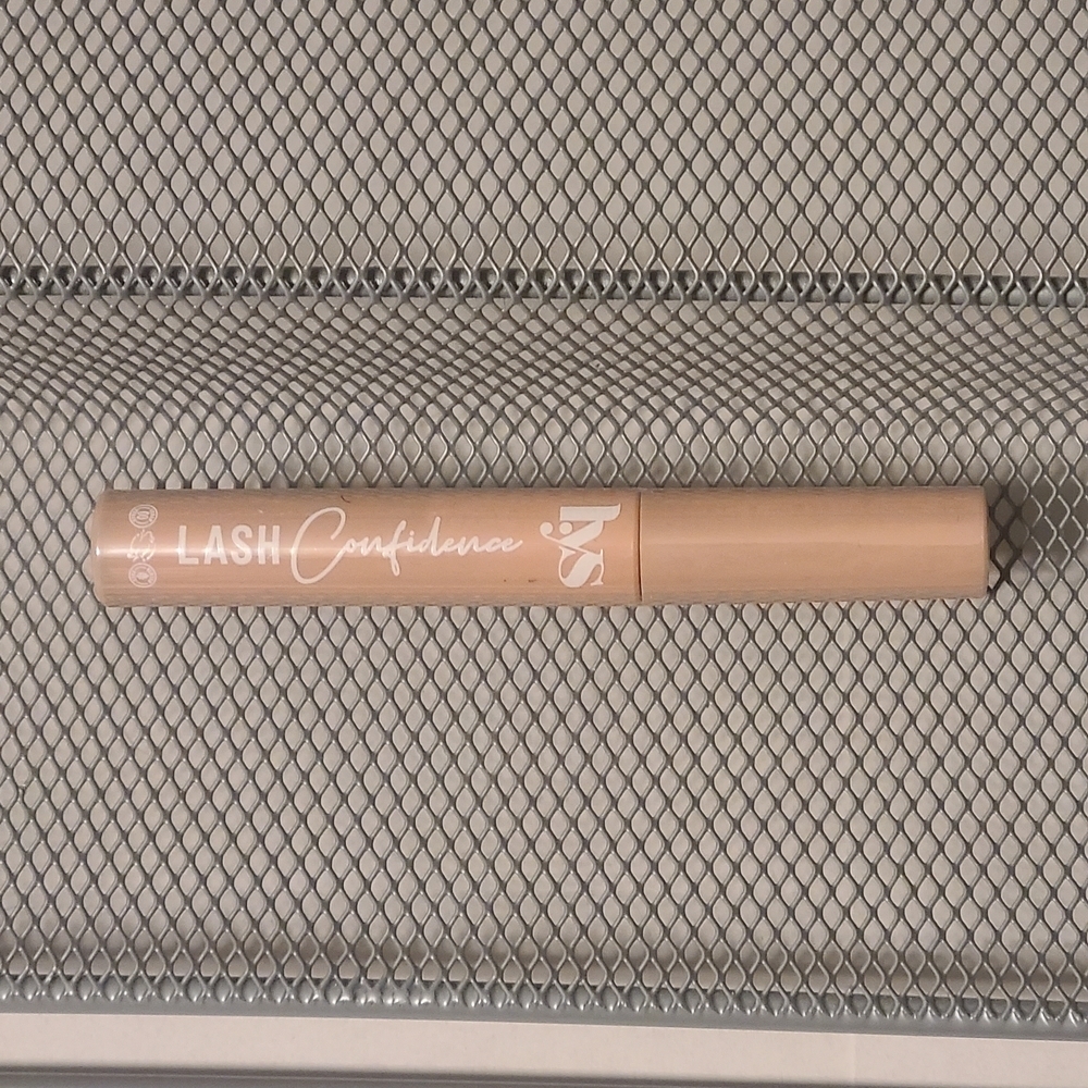 Lash Confidence Mascara in Tan by